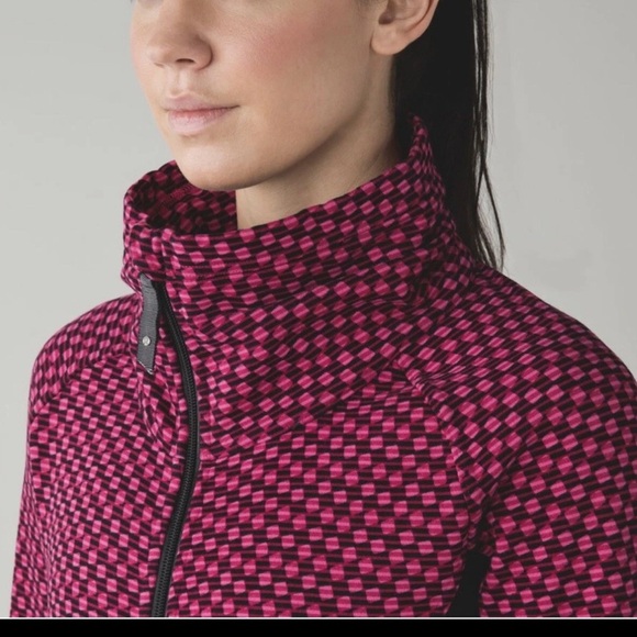 Lululemon Women Radiant Deep Dive Berry Rumble Black Running Jacket Size 10 - Picture 2 of 5